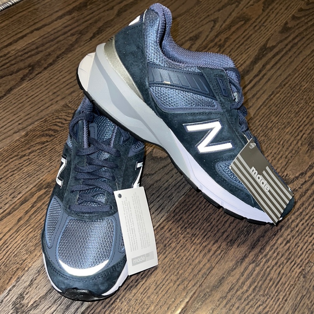 New Balance Women’s 990 v5 Size 9.5 Wide